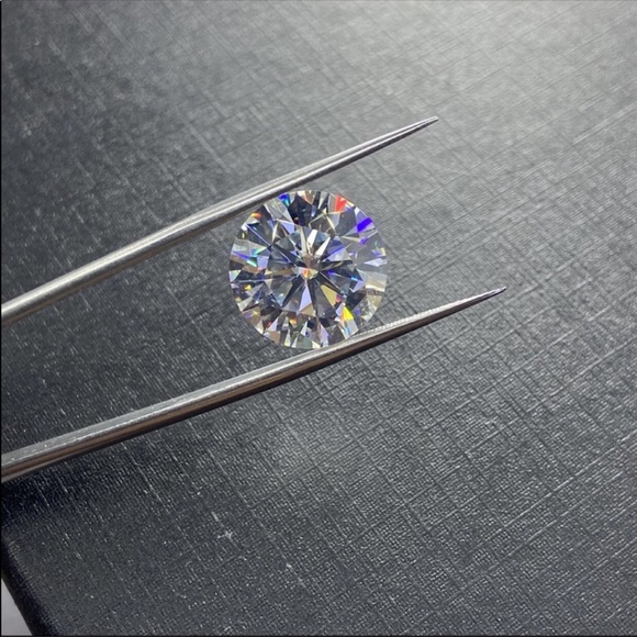 Grown moissanite stone diamond 2carat 8mm IJ Color - Picture 3 of 8